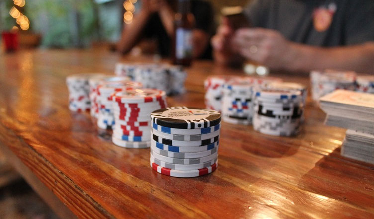 poker chips - 4 Reasons Why You Shouldn’t Drink and Gamble