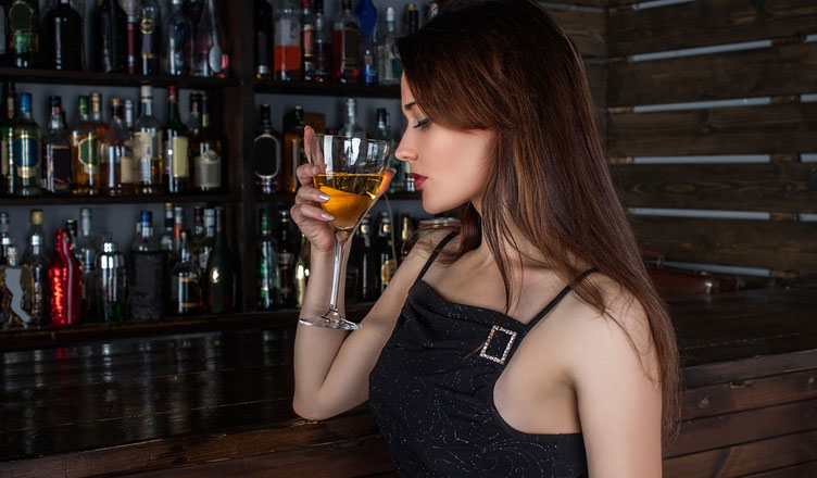 woman drinking - How to Taste Wine Like A Pro in 6 Simple Steps